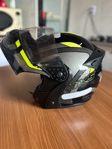 Vende-se este capacete