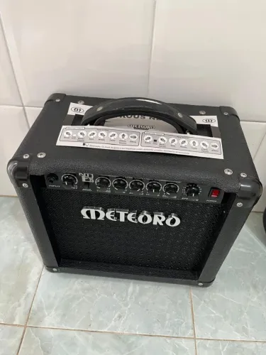 Vendo cubo amplificador de Som Meteoro 15W