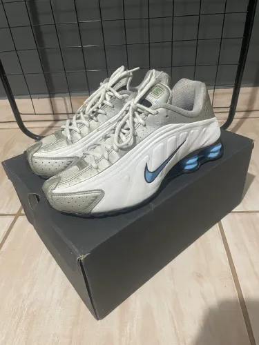 Tênis Nike Shox R4