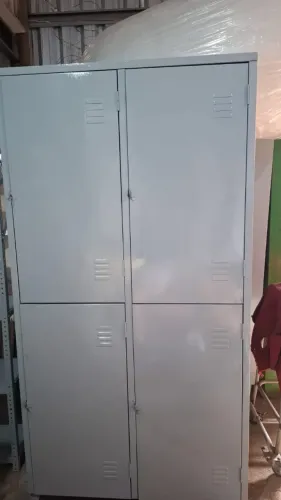 Armário insalubre 4portas NR24 c Porta Cadeados