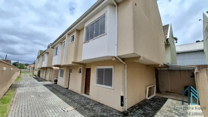 Sobrado em condomínio fechado 03 quartos c/suíte, desocupado no Uberaba em Curitiba PR