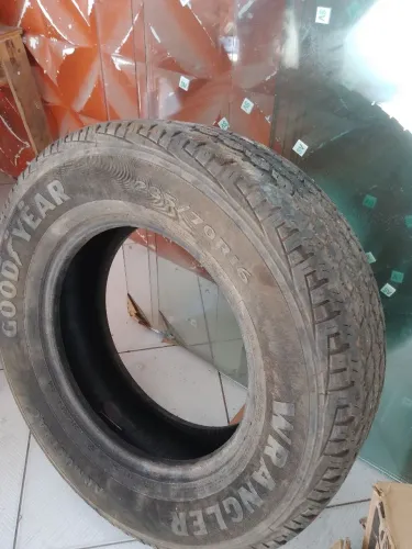 Vendo 2 pneus para camionete