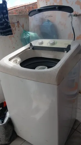 Vende-se máquina com defeito R$200,00