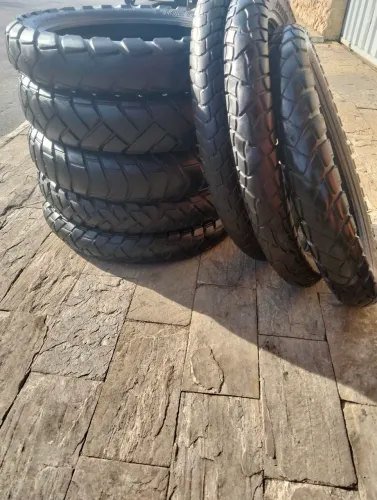 Vendo pneus de motos de XRE, FALCON, BROS