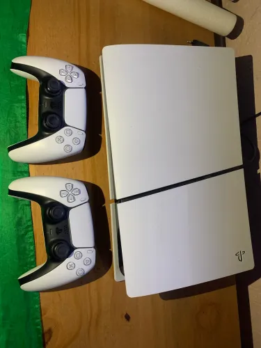 PlayStation 5 Slim Digital CFI-2014 + 2 Controles Originais | Estado de Novo