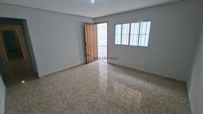 Casa para locação na Vila Guarani com 1 quarto e 1 vaga de garagem