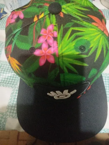 Vendo 4 bonés