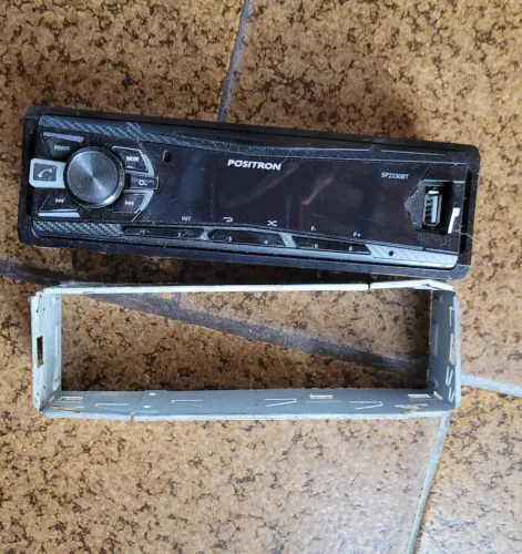 Rádio Positron, com entrada de USB.