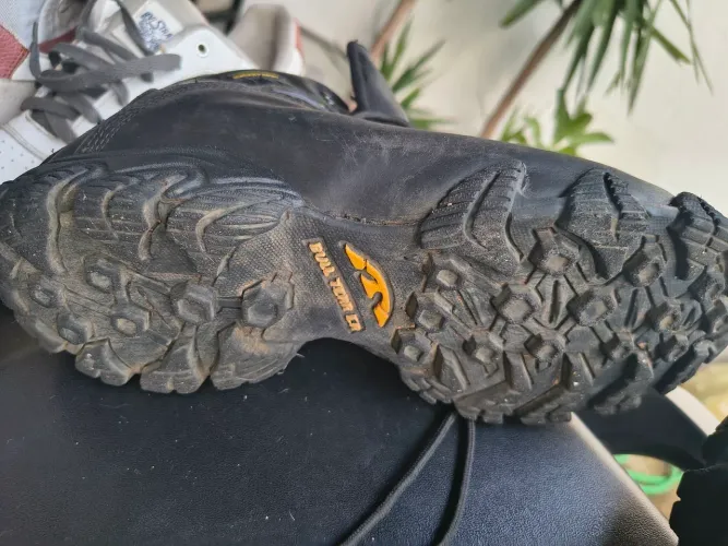 VENDO BOTA E TÊNIS ORIGINAIS.