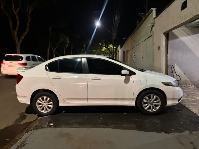 Honda City Sedan LX 1.5 Flex 16V 4P Aut. 2013
