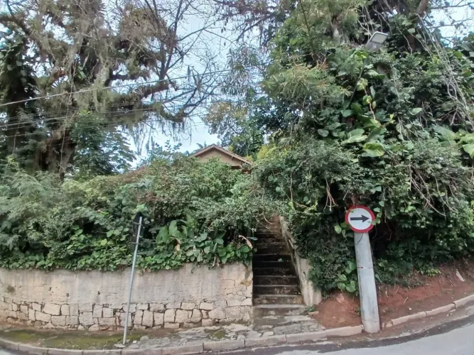 Terreno com 1.153m² no bairro Centro