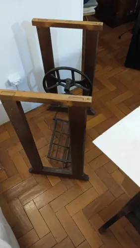 Pe de maquina para fazer aparador. 