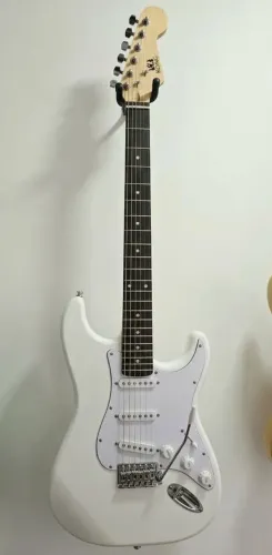 Guitarra Konig branca