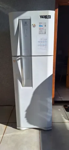 Vendo geladeira 380 litros fro fri