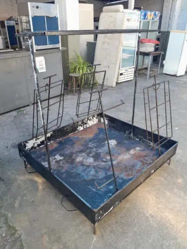 Churrasqueira Fogão de Chão com Grelha e Espetos