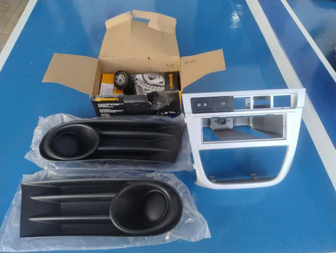 Vendo frontal console, kit correia dentada e moldura farol de milha