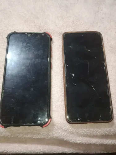 2 Celulares para trocas de telas somente.