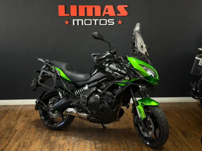 Versys 650 Preta 2021.