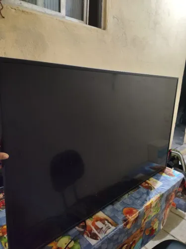 Vendo tv da Samsung 50 polegadas, com display queimado mas ela liga normal