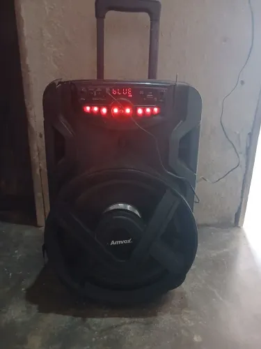 Vendo caixa de som amvox nao sei qual o defeito dela 