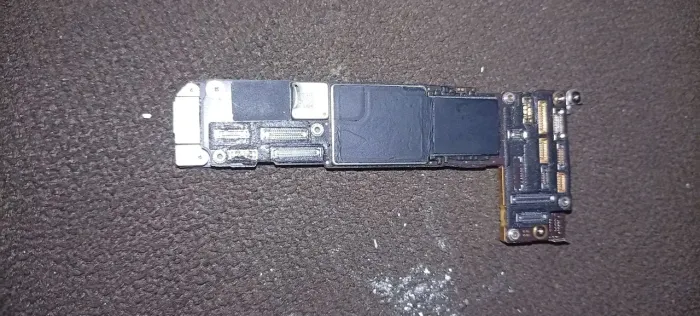 Placa mãe iPhone 12 (não sei se está funcionando)