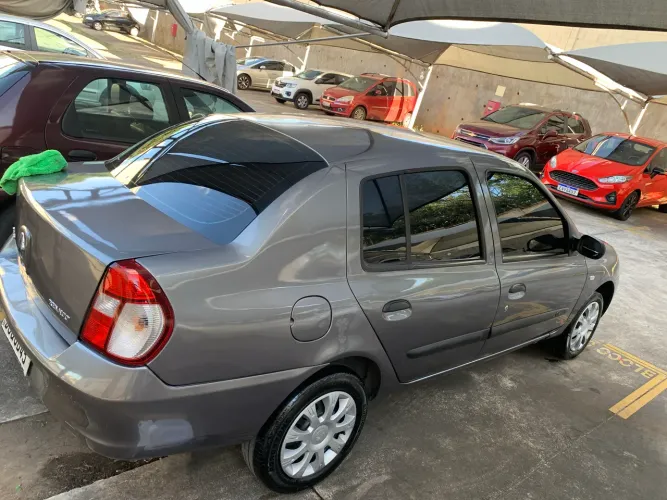 Renault Clio Sed. Authentique Hi-flex 1.0 16V 4P 2006