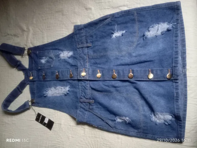 Vendo jardineira jeans nova,por 45,00 