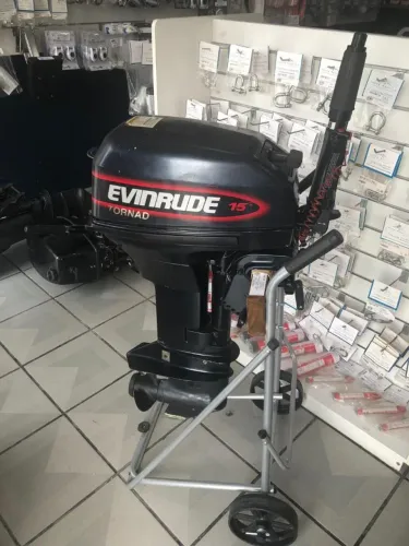 Motor Evinrude Tornado 15 HP - Seminovo