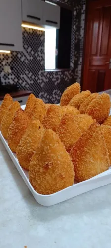 Salgados de macaxeira e trigo 