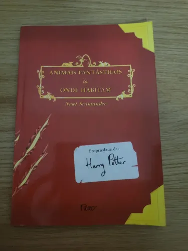 Livro Harry Potter animais fantásticos e onde abitam