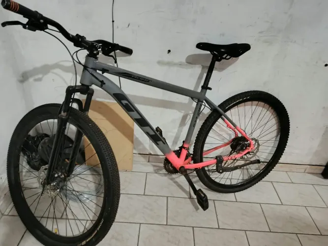 Bicicleta aro 29 só precisando arrumar as marchas