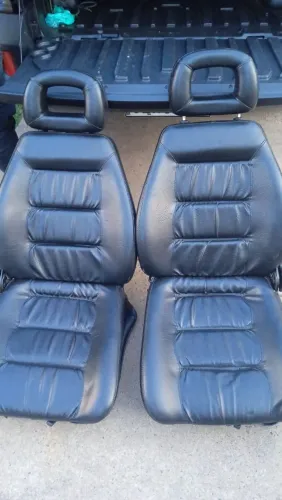 Bancos esportivos automotivos 