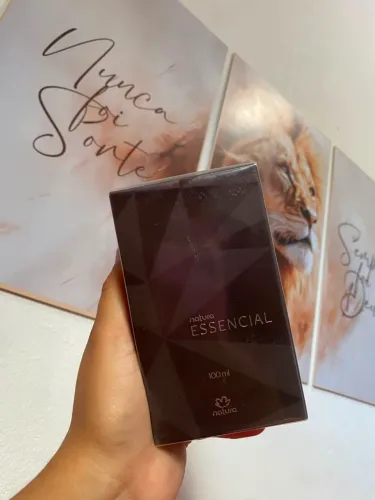 Perfume essencial tradicional.