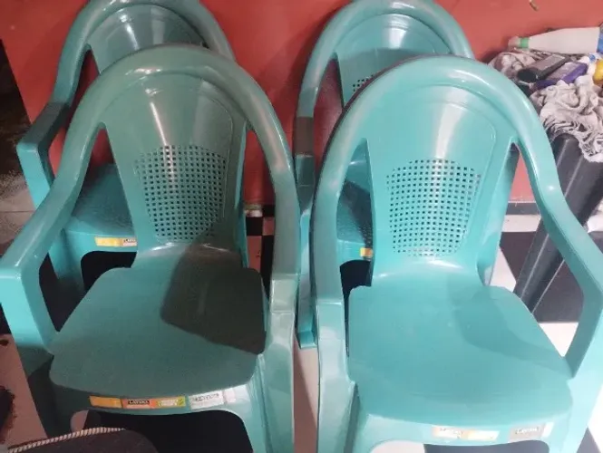 Cadeiras novas 50 reais cada