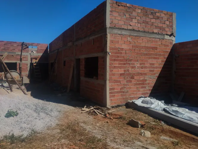 Disponível para serviços de pedreiro!