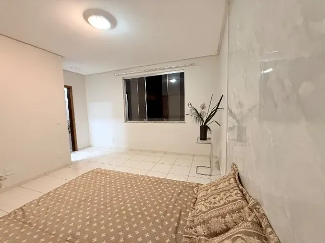 Quarto com closet e banheiro