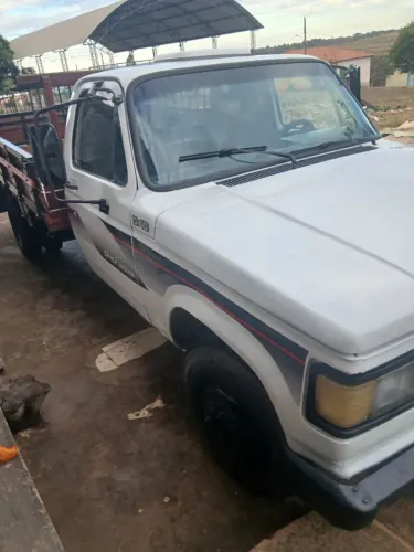 Vende-se caminhão Chevrolet D-40