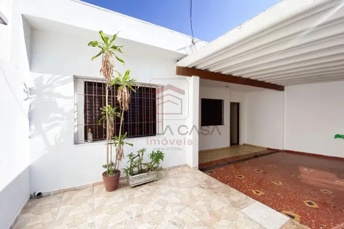 Sobrado à venda na Vila Prudente - 230m - 5 dormitórios - 4 banheiros - 2 vagas de garagem