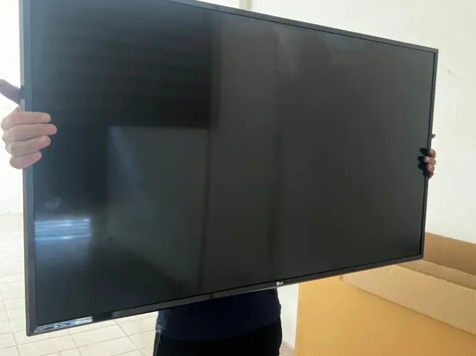 Tv smart LG 49 COM DEFEITO