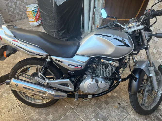 Vende se suzuki gsr 150i 