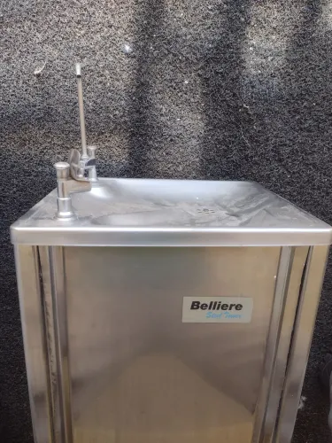 Bebedouro de água de coluna com filtro interno