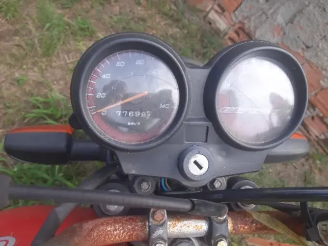 Moto em dia placa Mercosul 