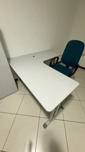 Mesa de Escritório Com Cadeira 
