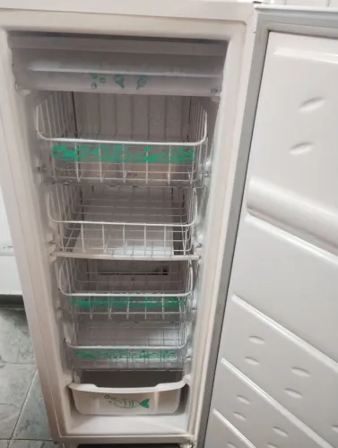 Freezer vertical Consul