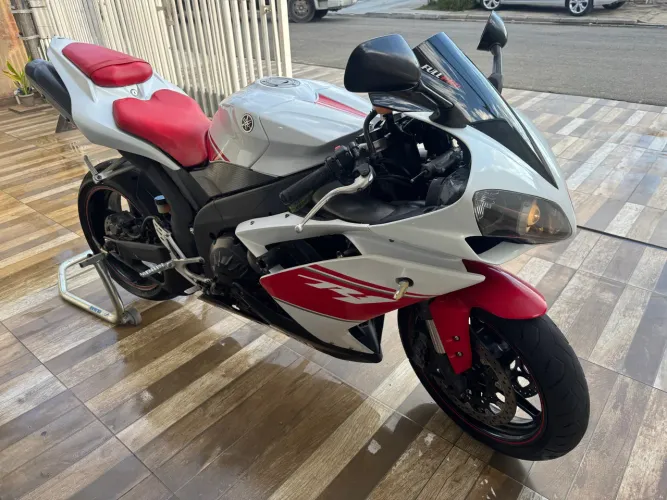 Yamaha R1 1000