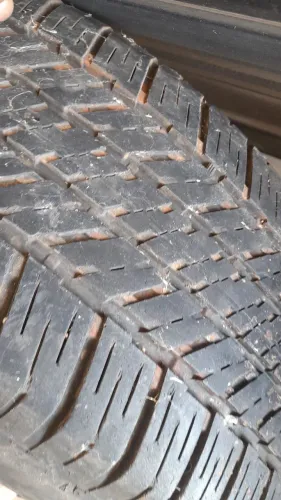 2 pneus muito bons 265/60-18
