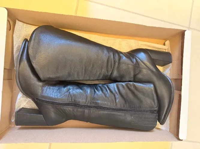 Bota de couro marca Milano