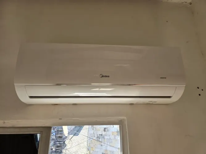 Ar condicionado Midea Inverter com IA 12000 btus, 127v com apenas 2 meses de uso