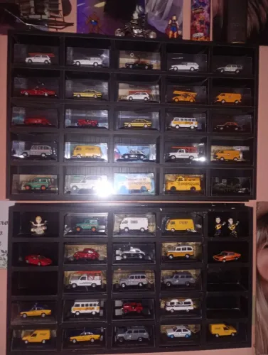 Vendo está coleção de carros mas de 47 carros 