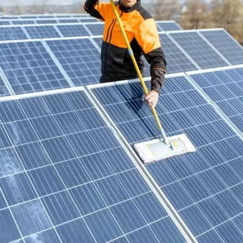 Lavagem e manutenção de sistema solar